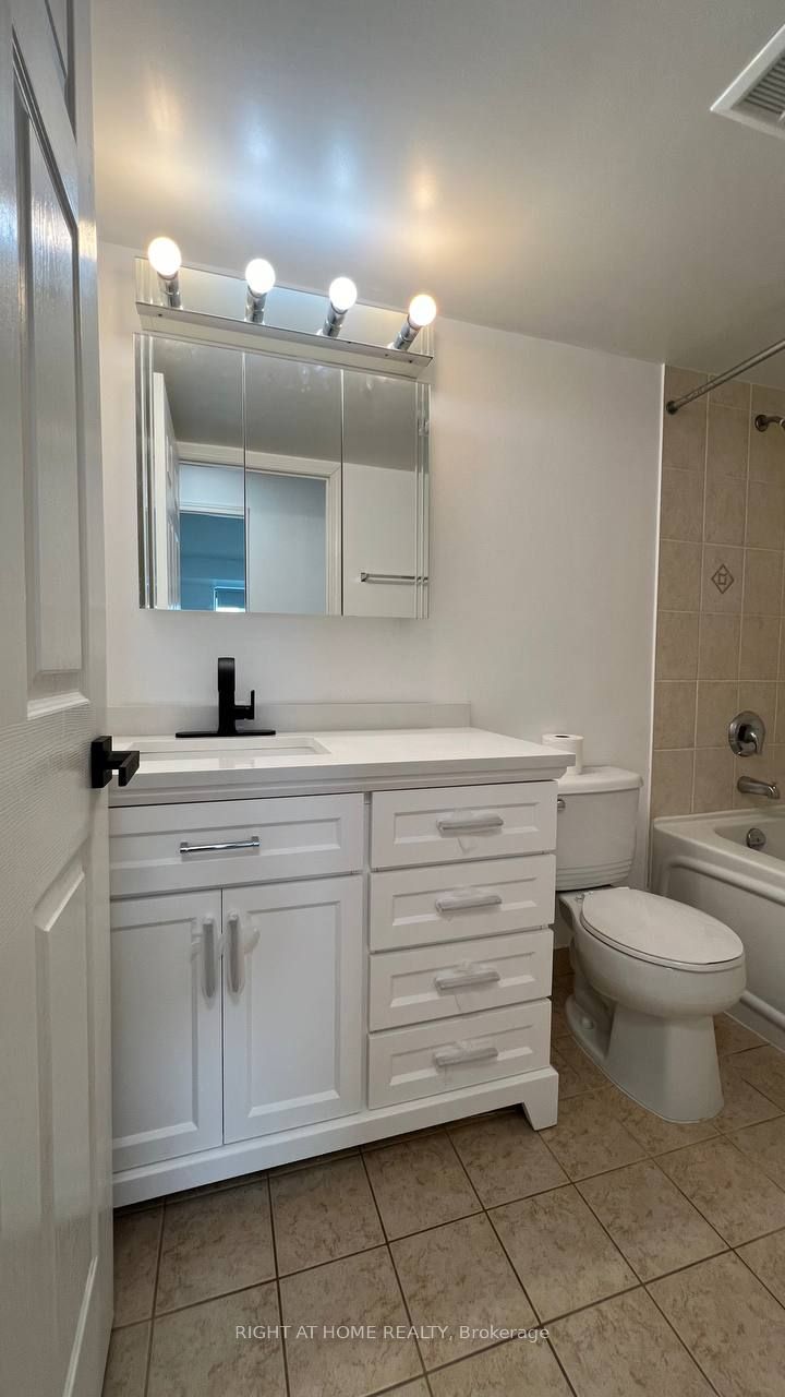 11 Oneida Crescent #1202