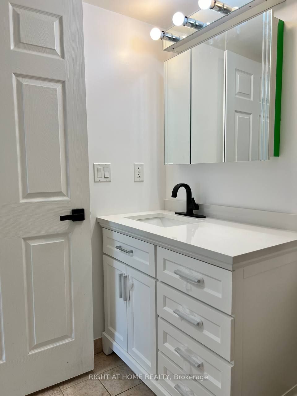 11 Oneida Crescent #1202