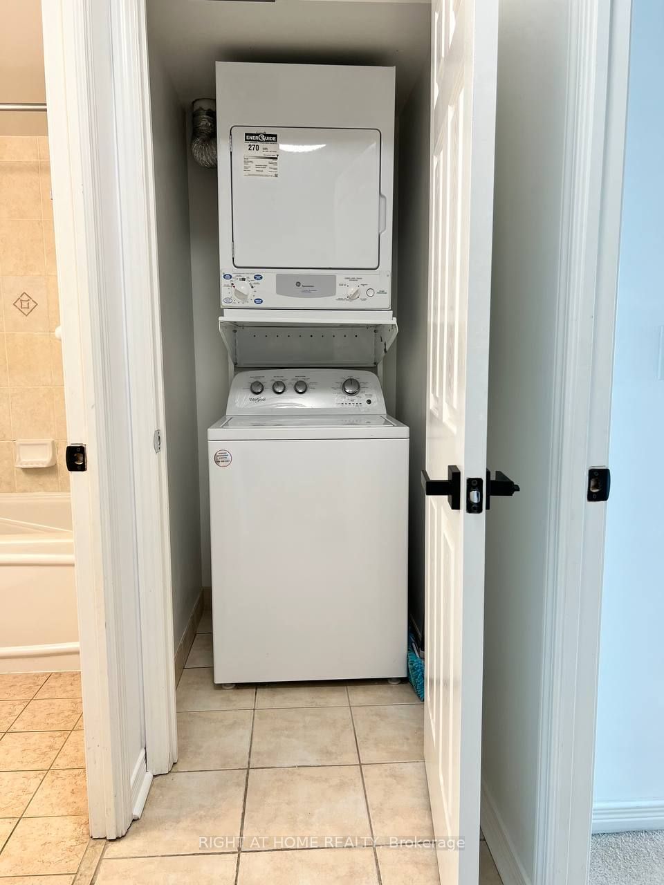 11 Oneida Crescent #1202