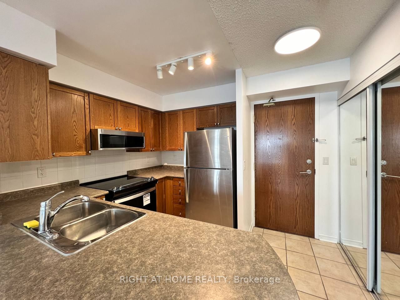 11 Oneida Crescent #1202