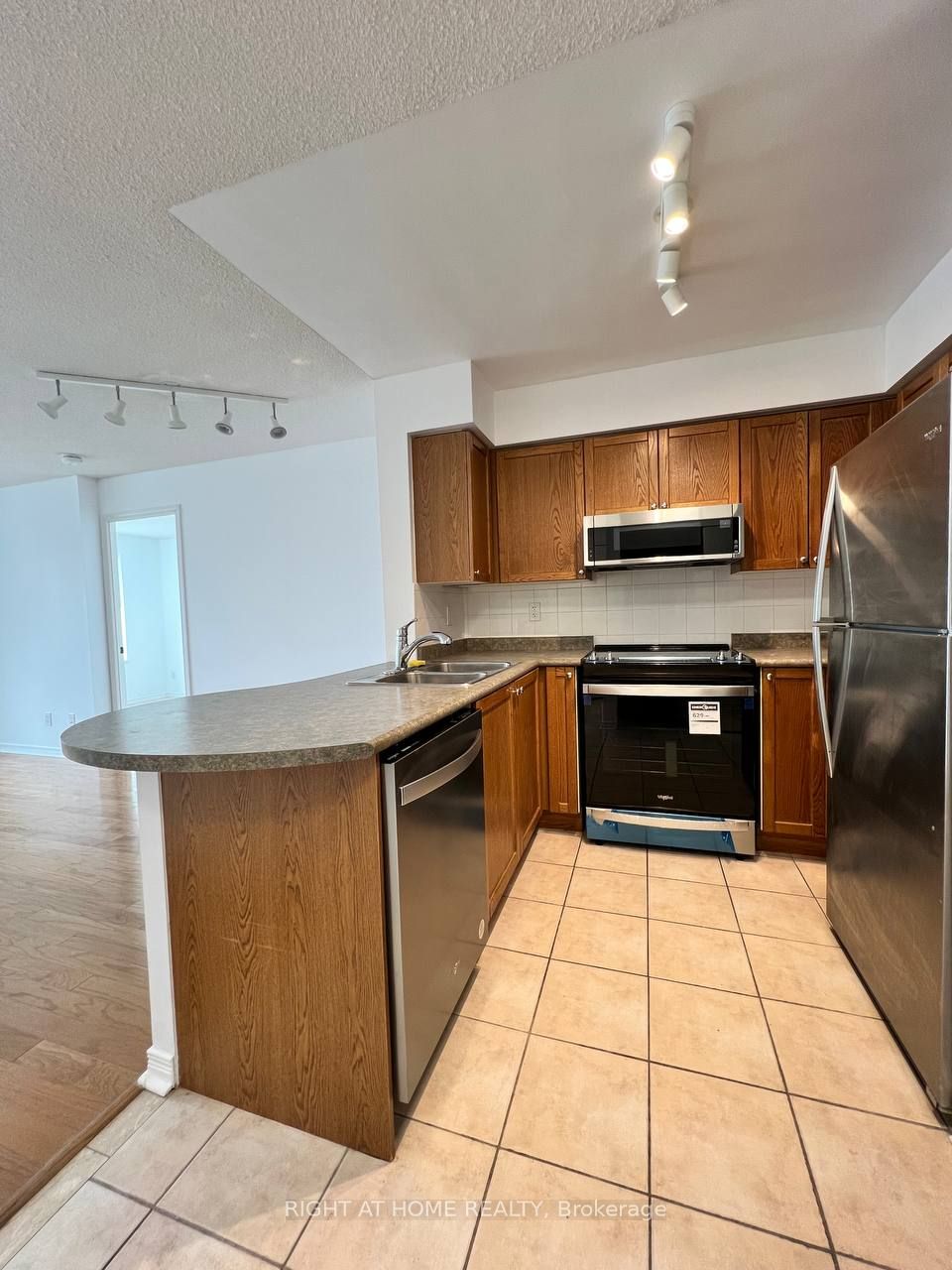 11 Oneida Crescent #1202