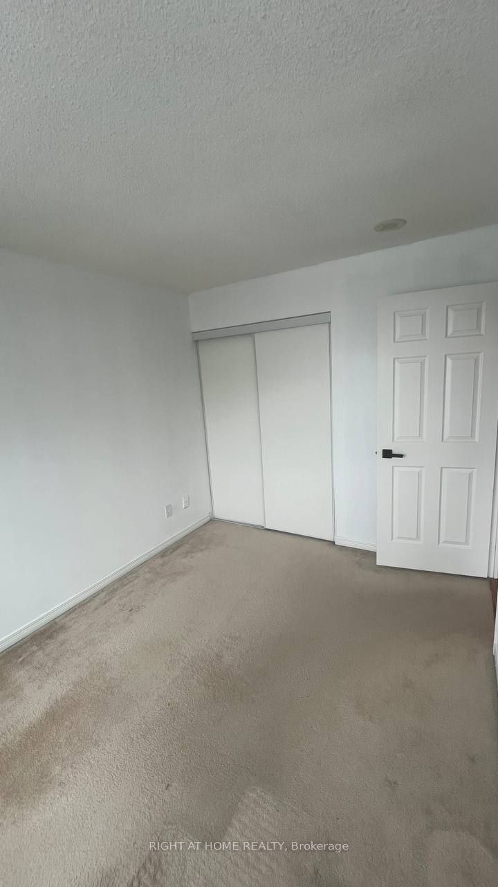 11 Oneida Crescent #1202