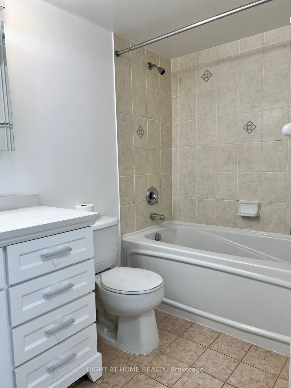 11 Oneida Crescent #1202