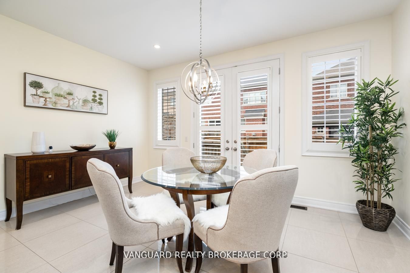 38 Dunrobin Cres