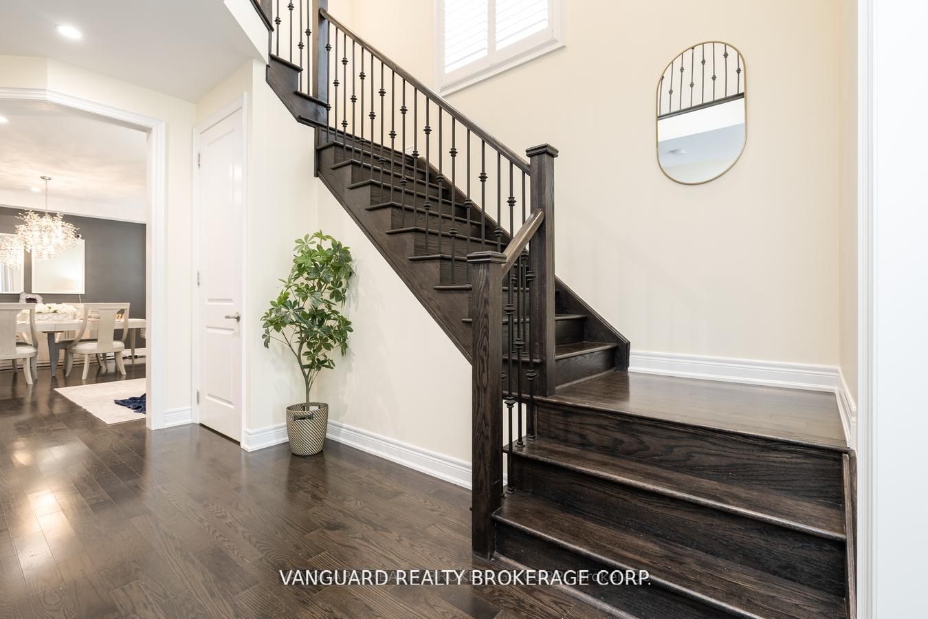 38 Dunrobin Cres