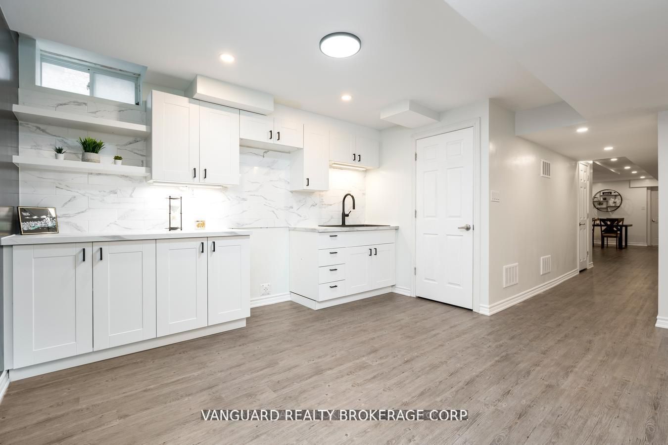 38 Dunrobin Cres