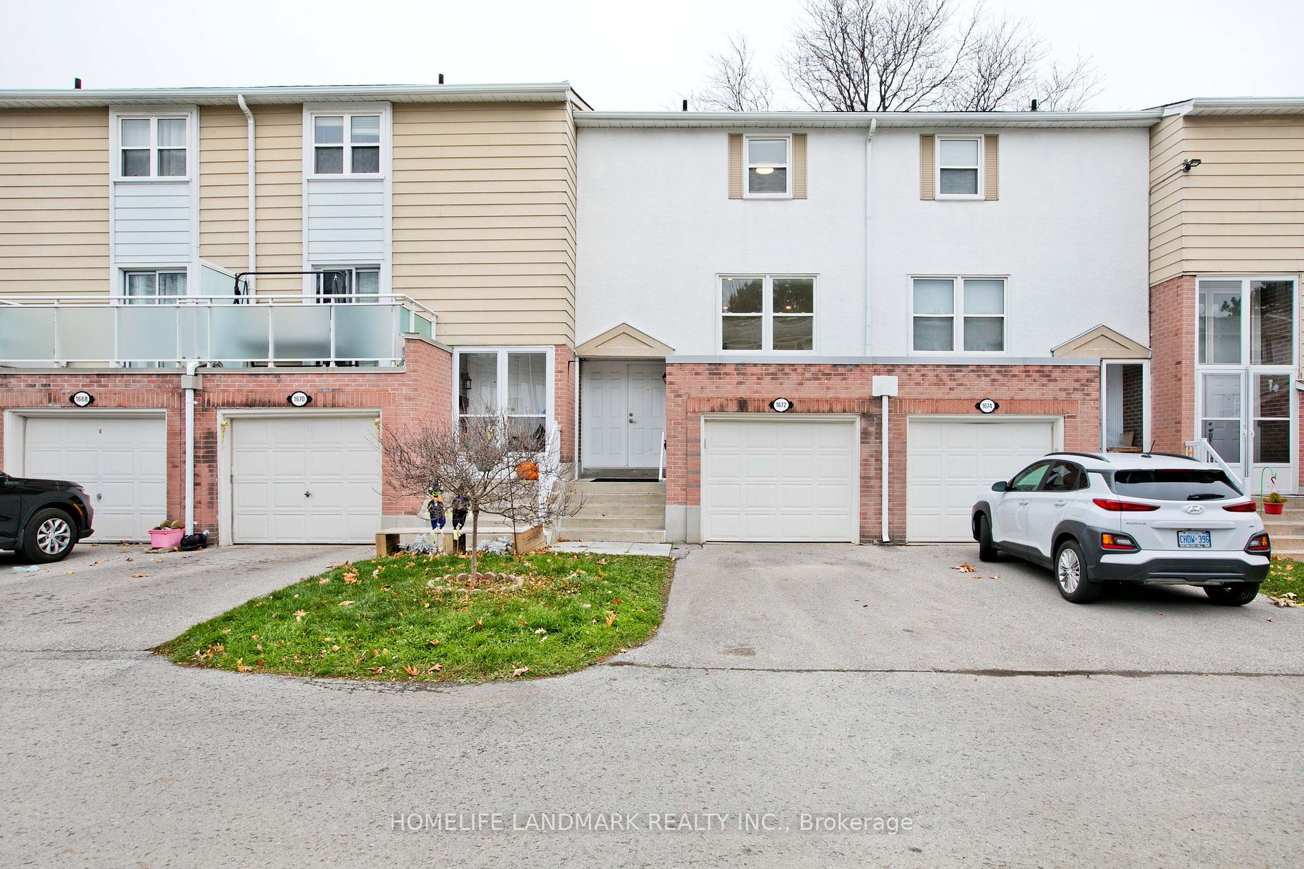 1672 John St, #10