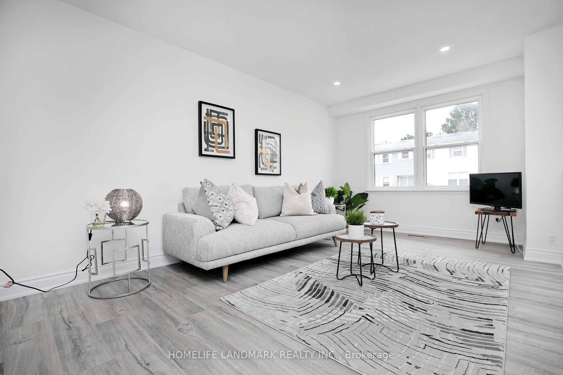 1672 John St, #10