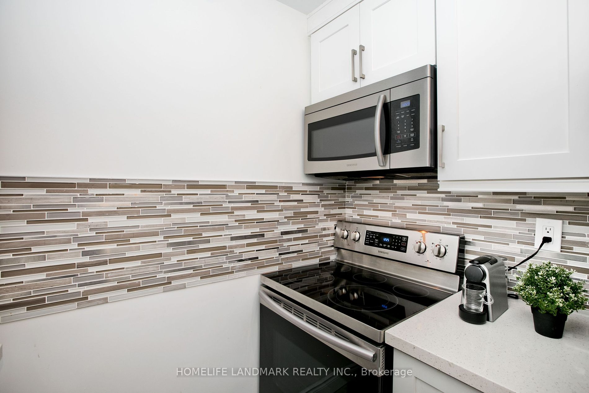 1672 John St, #10