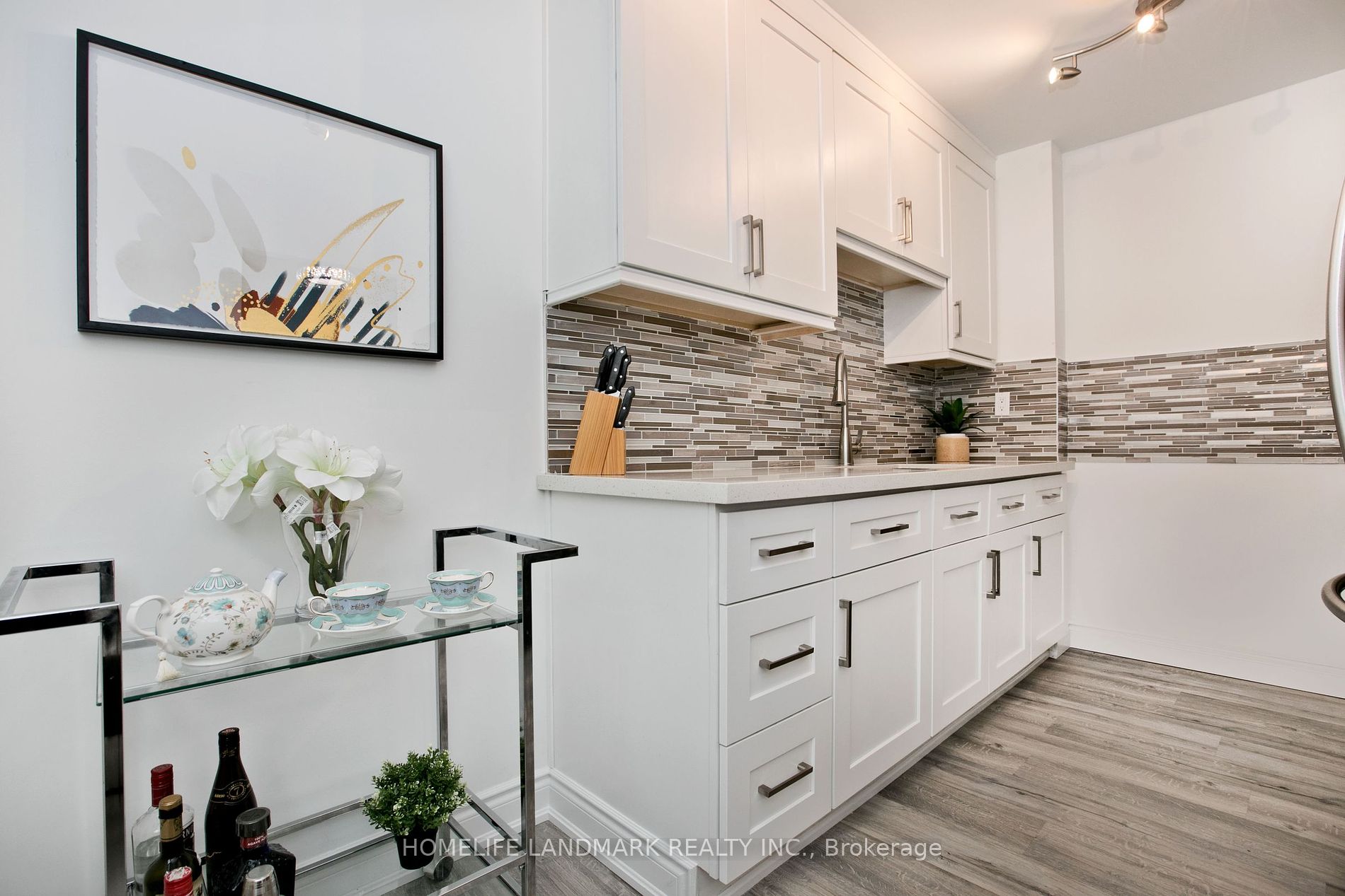 1672 John St, #10
