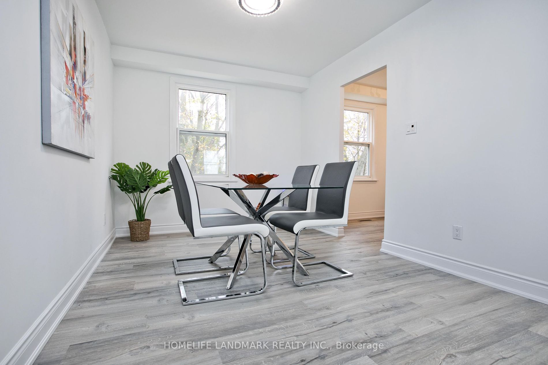 1672 John St, #10