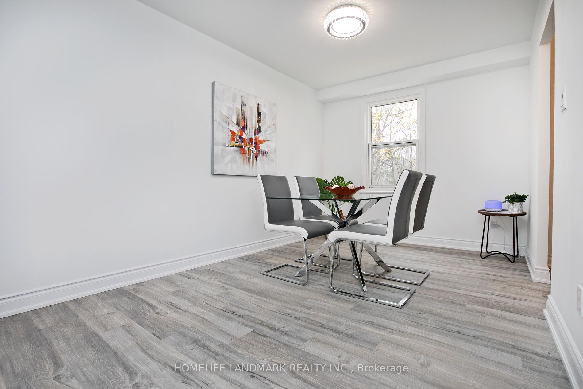 1672 John St, #10