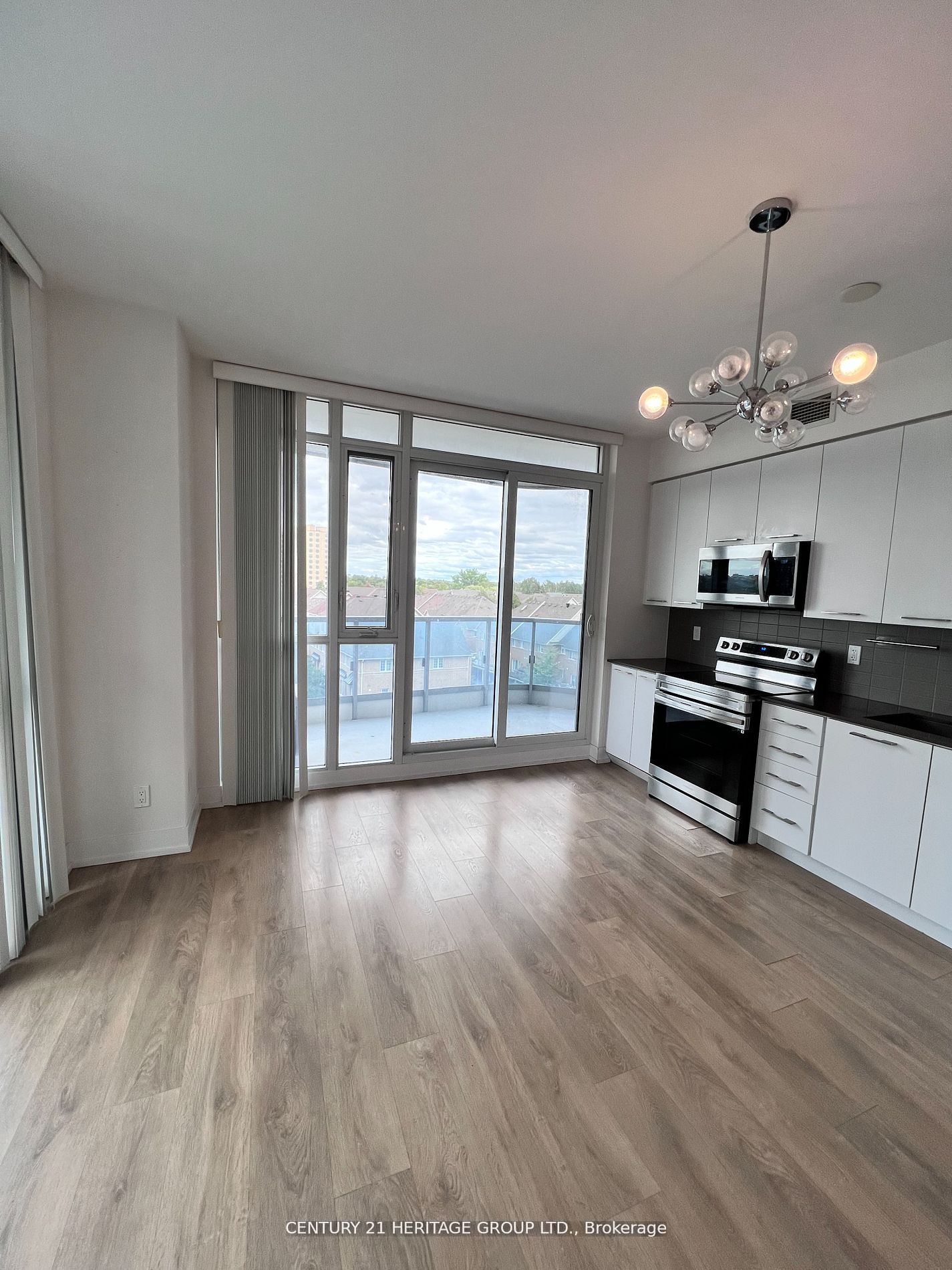 9471 Yonge St, #630
