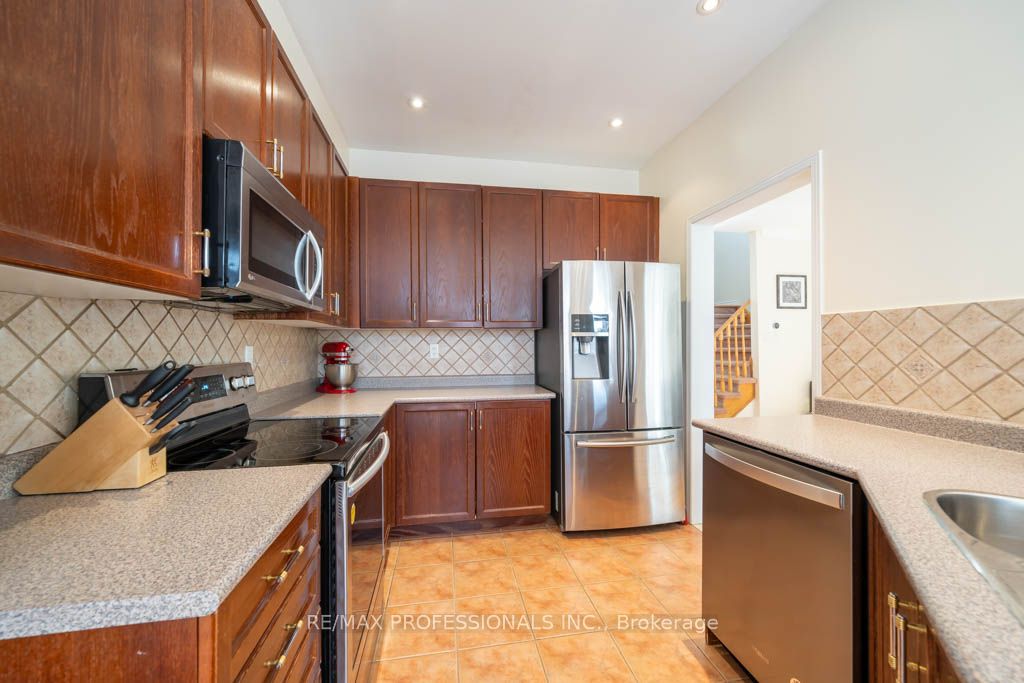 117 Wildberry Crescent