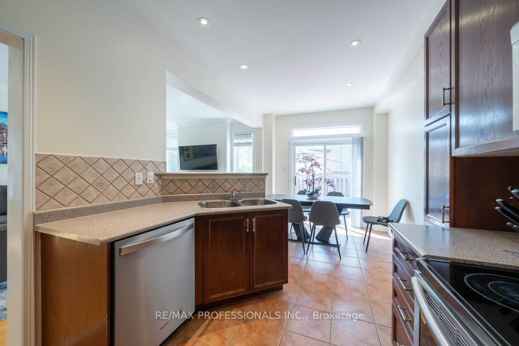 117 Wildberry Crescent