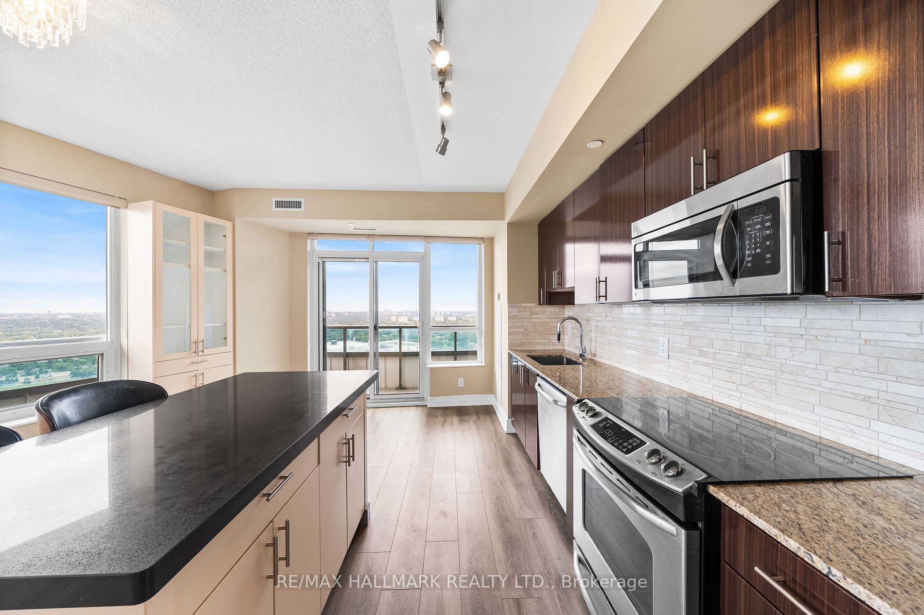 7171 Yonge St, #Ph301