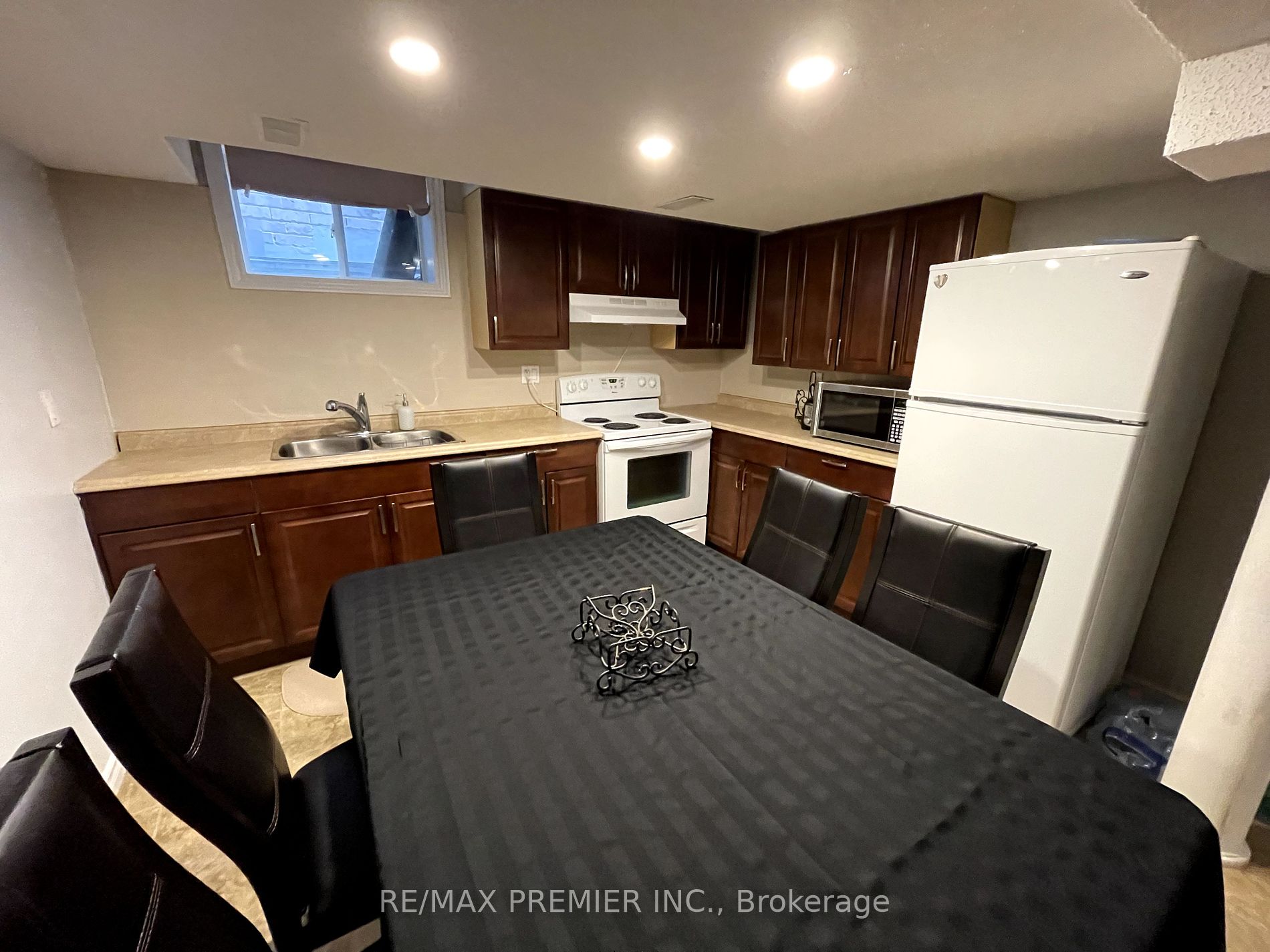 36 A.V. Nolan Dr, #Lower