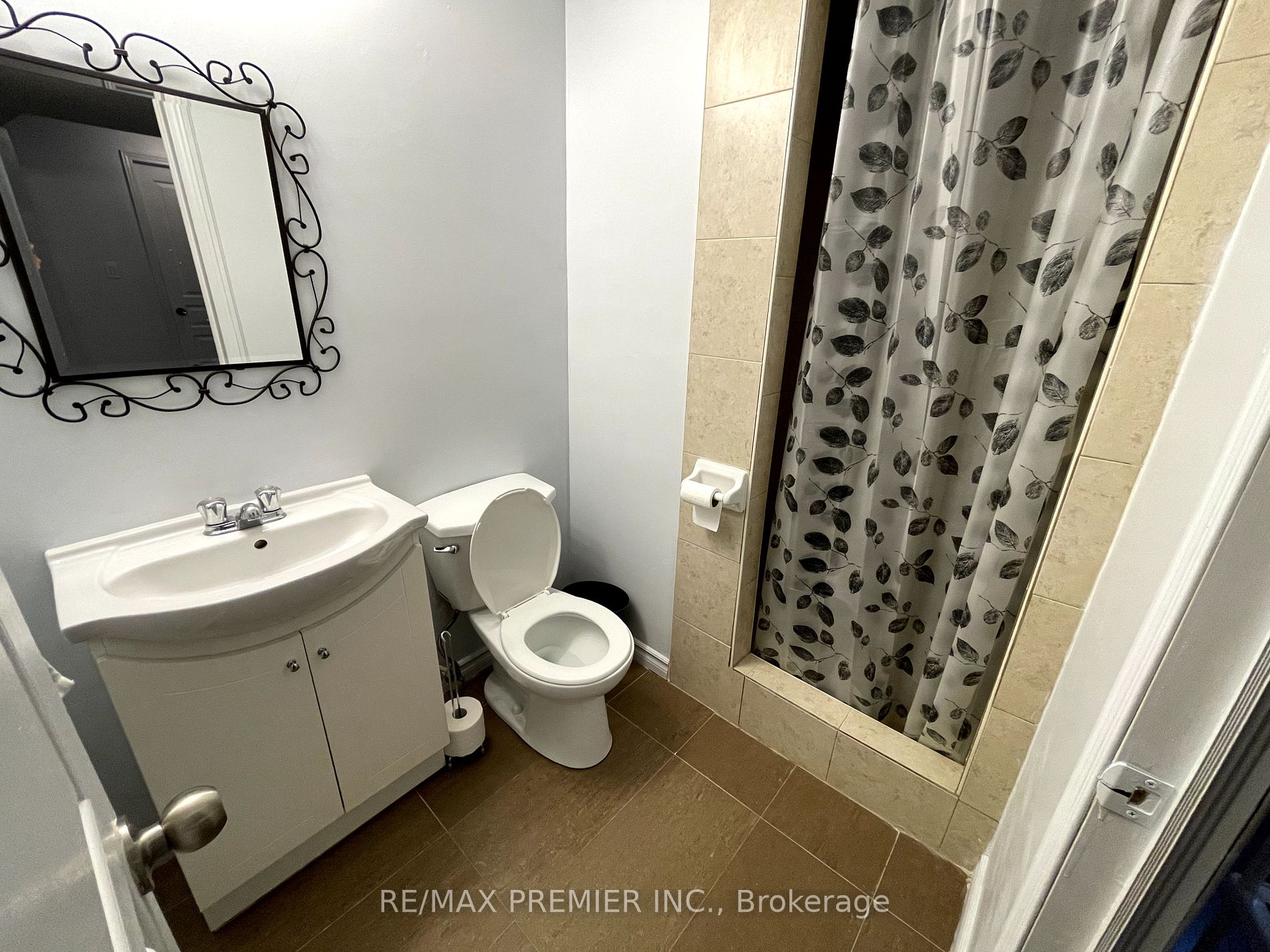 36 A.V. Nolan Dr, #Lower