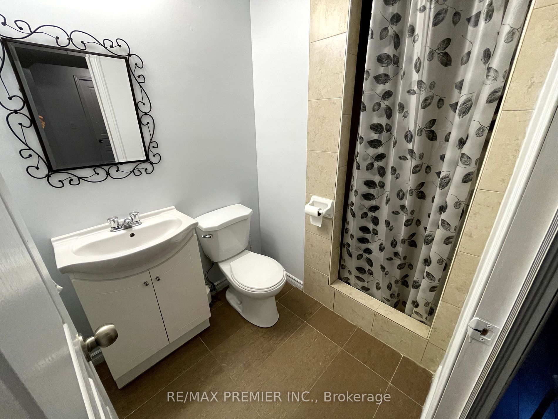 36 A.V. Nolan Dr, #Lower