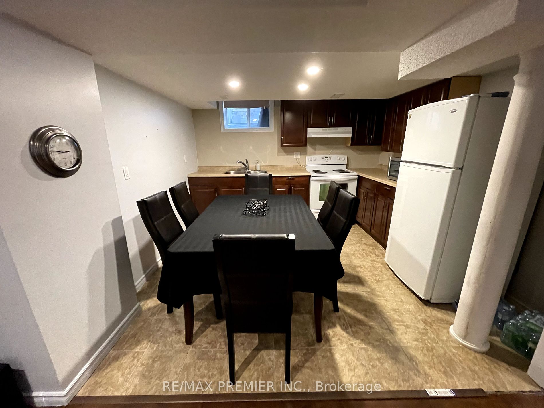 36 A.V. Nolan Dr, #Lower