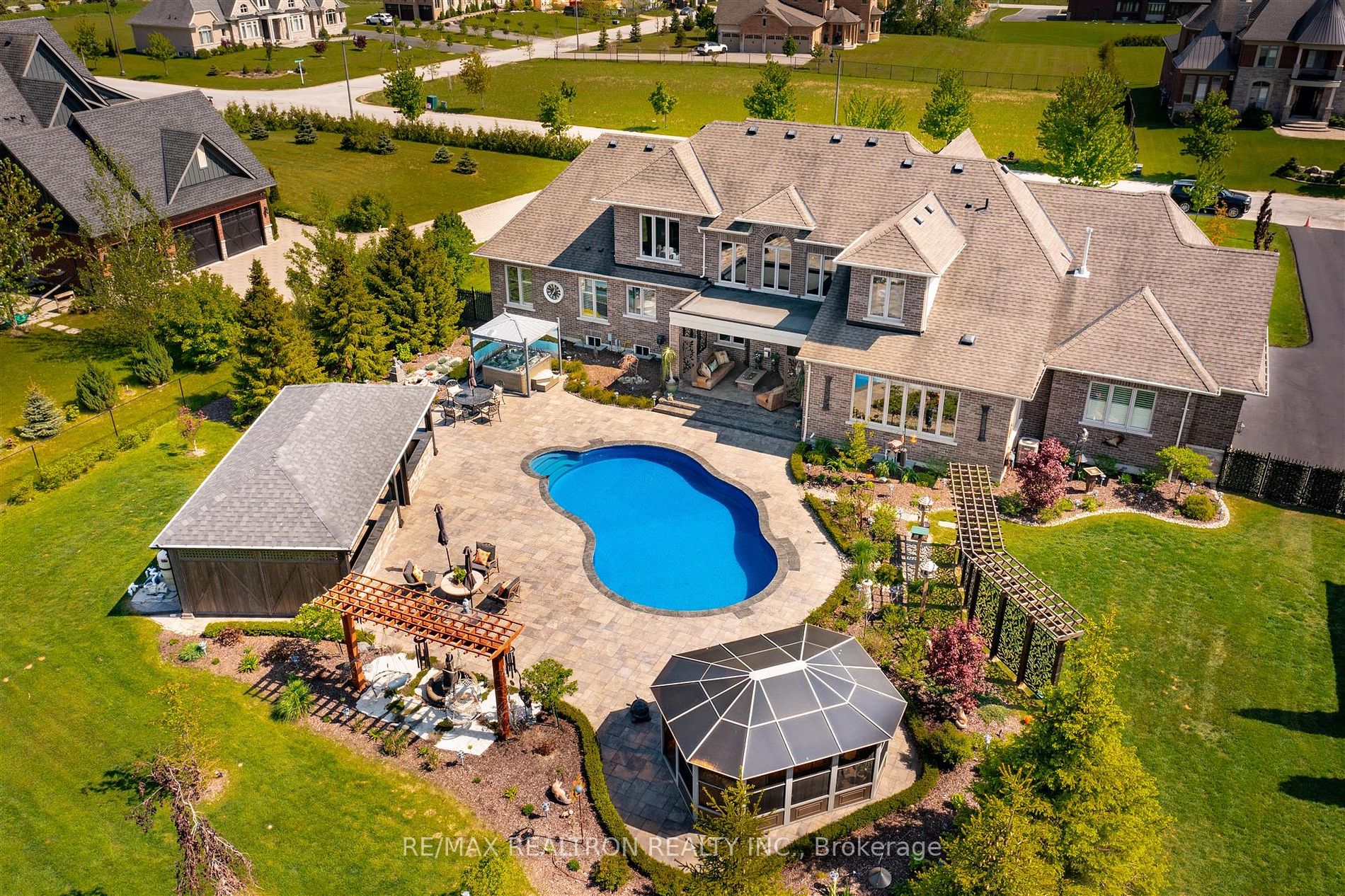 15 Pine Vista Ave