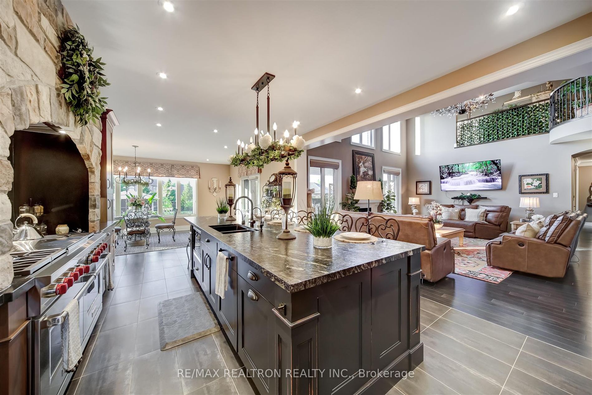 15 Pine Vista Ave