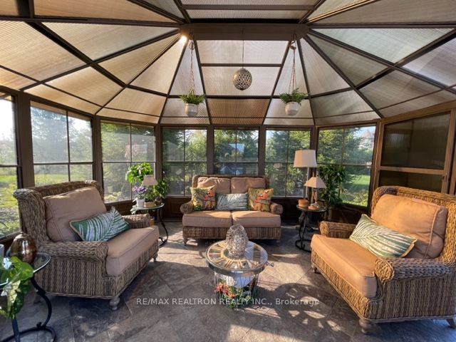 15 Pine Vista Ave