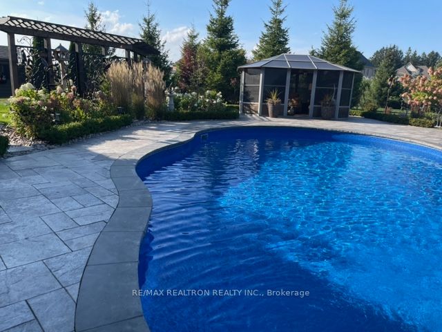 15 Pine Vista Ave
