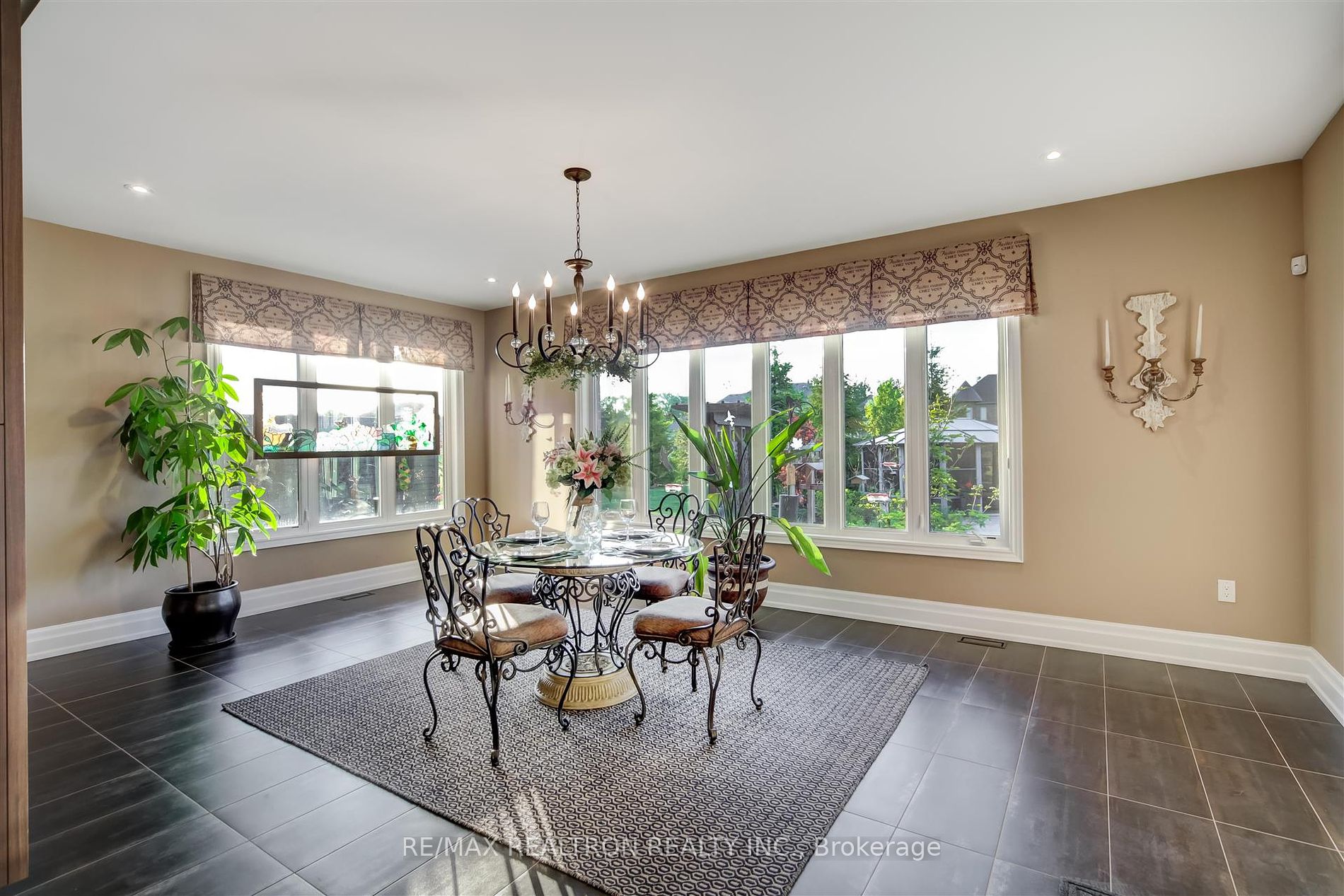 15 Pine Vista Ave