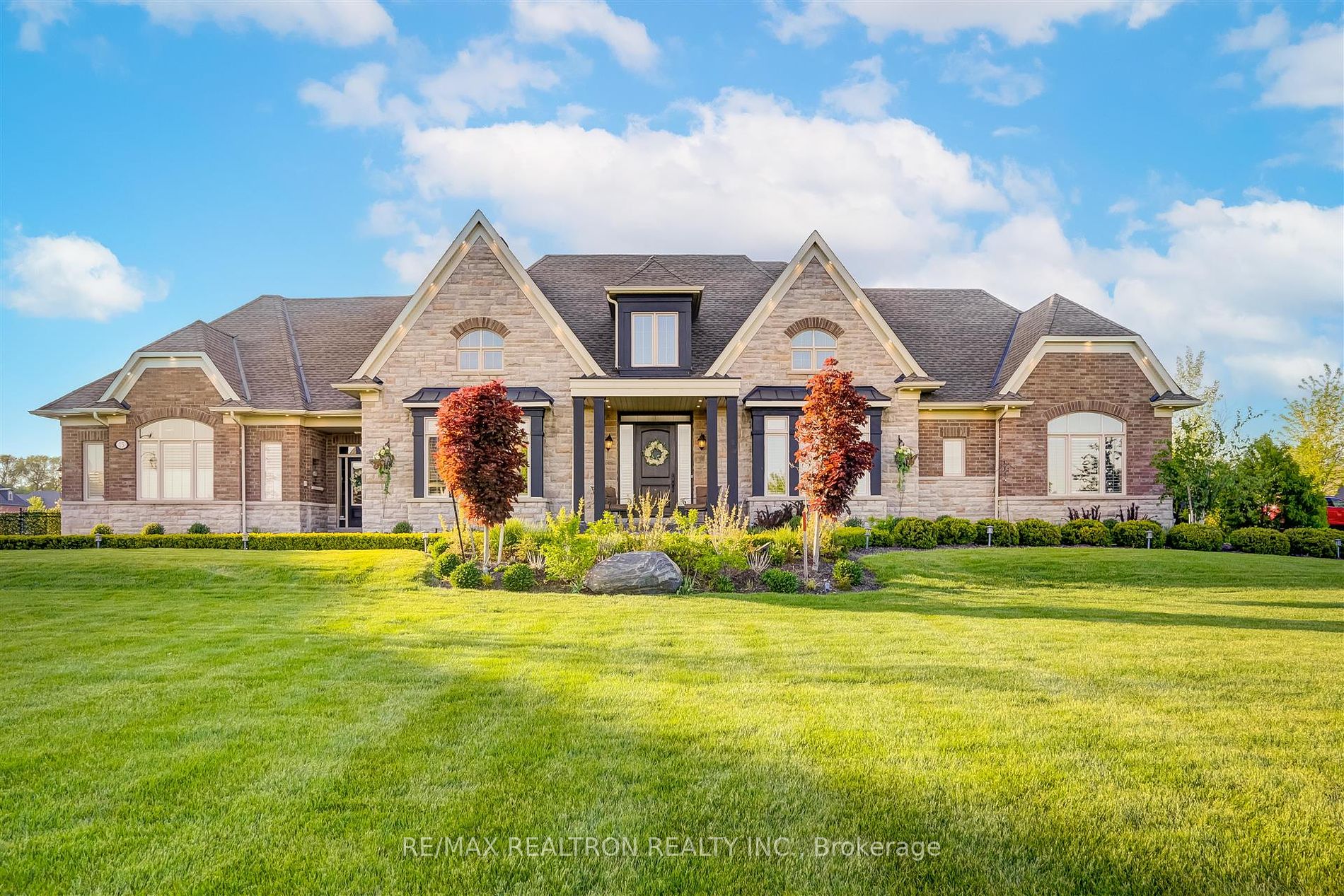 15 Pine Vista Ave