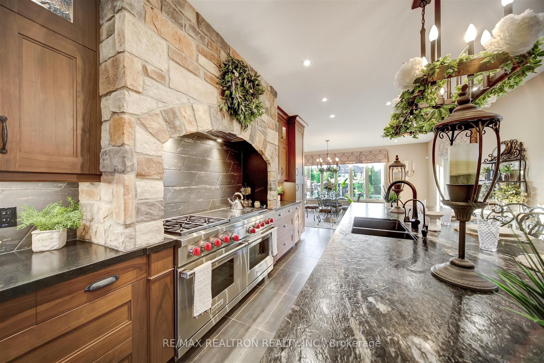 15 Pine Vista Ave