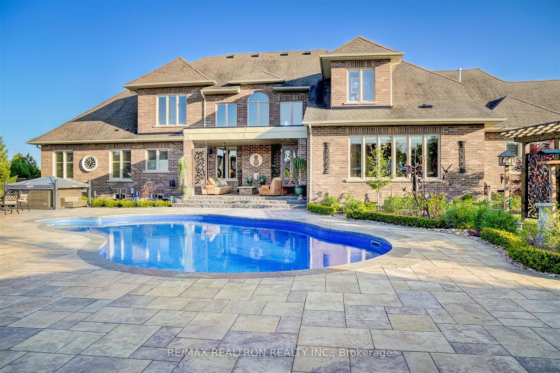 15 Pine Vista Ave