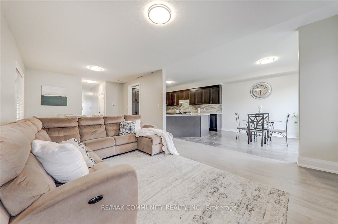68 Walker Blvd