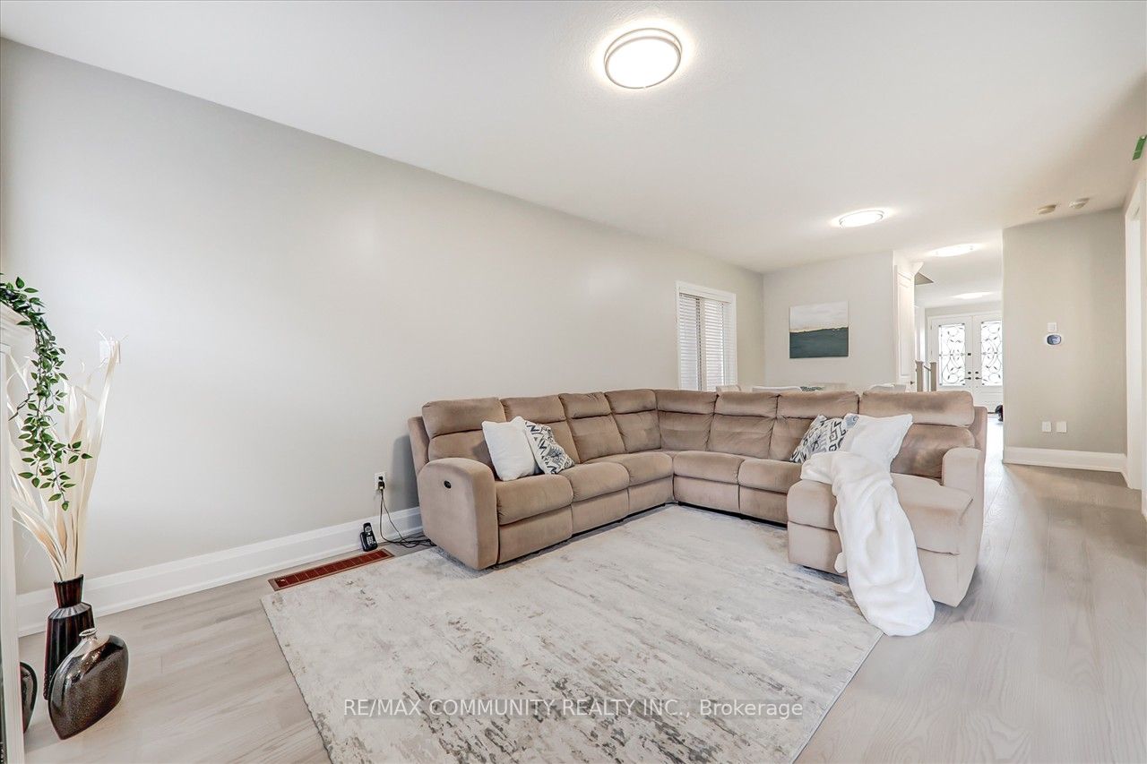 68 Walker Blvd