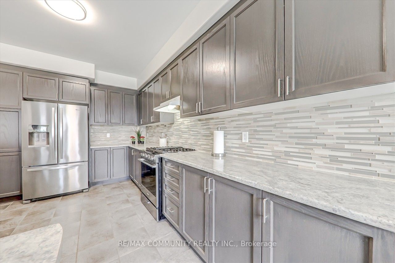 68 Walker Blvd
