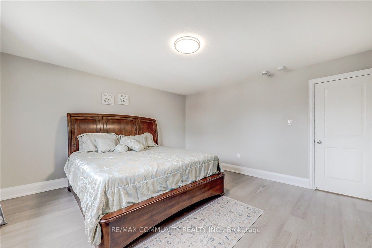 68 Walker Blvd