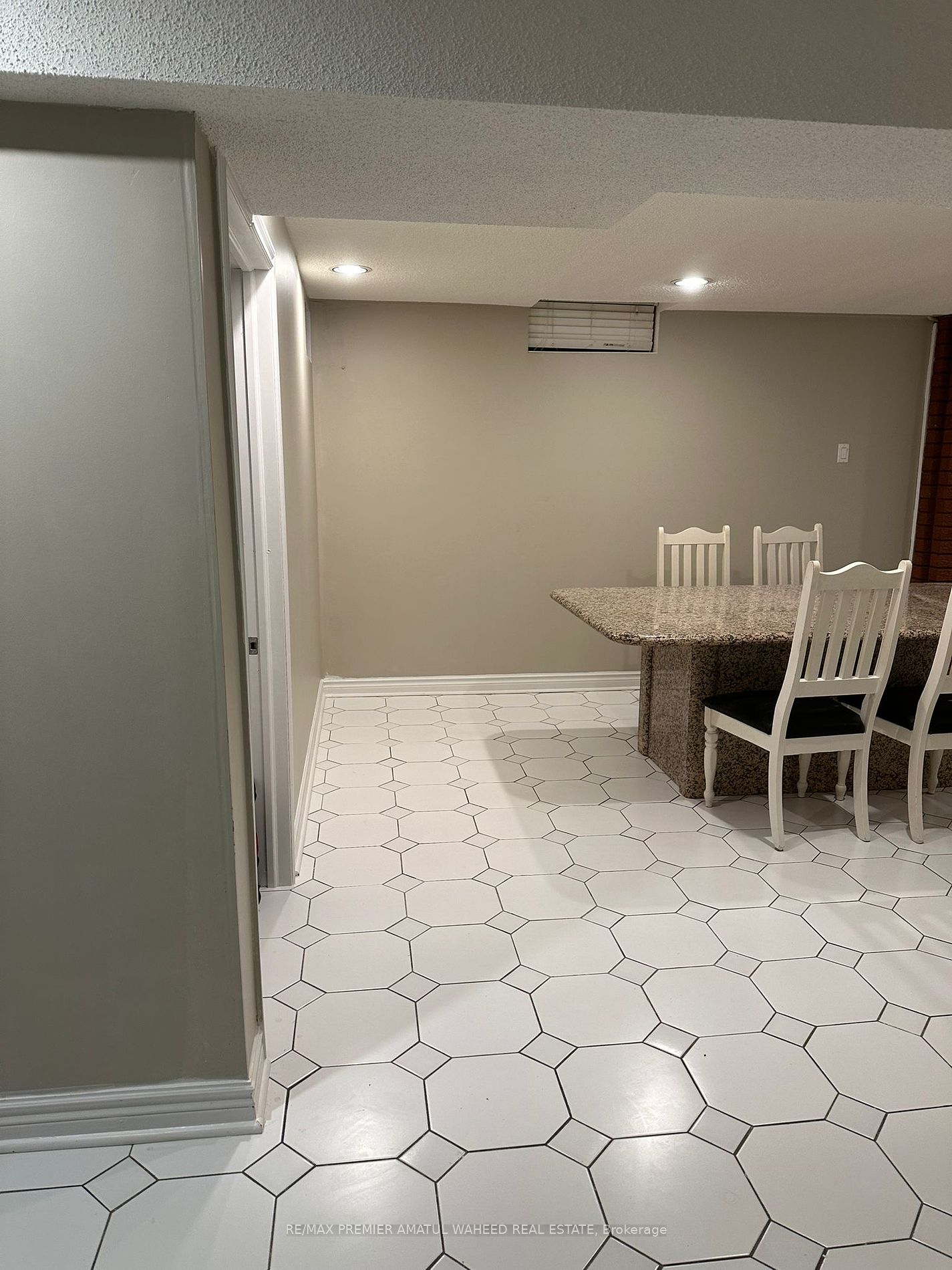 166 Killian Rd
