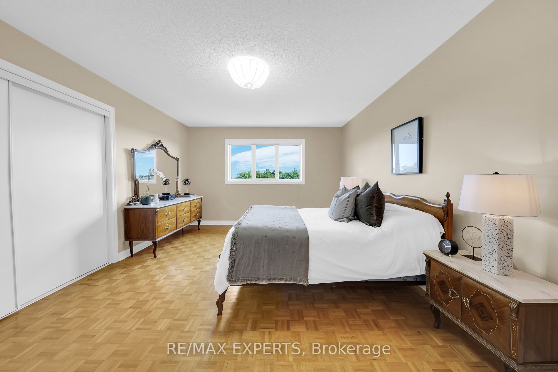 266 Royalpark Way