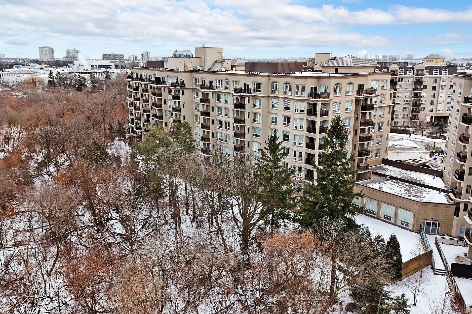2 Maison Parc Crt, #821