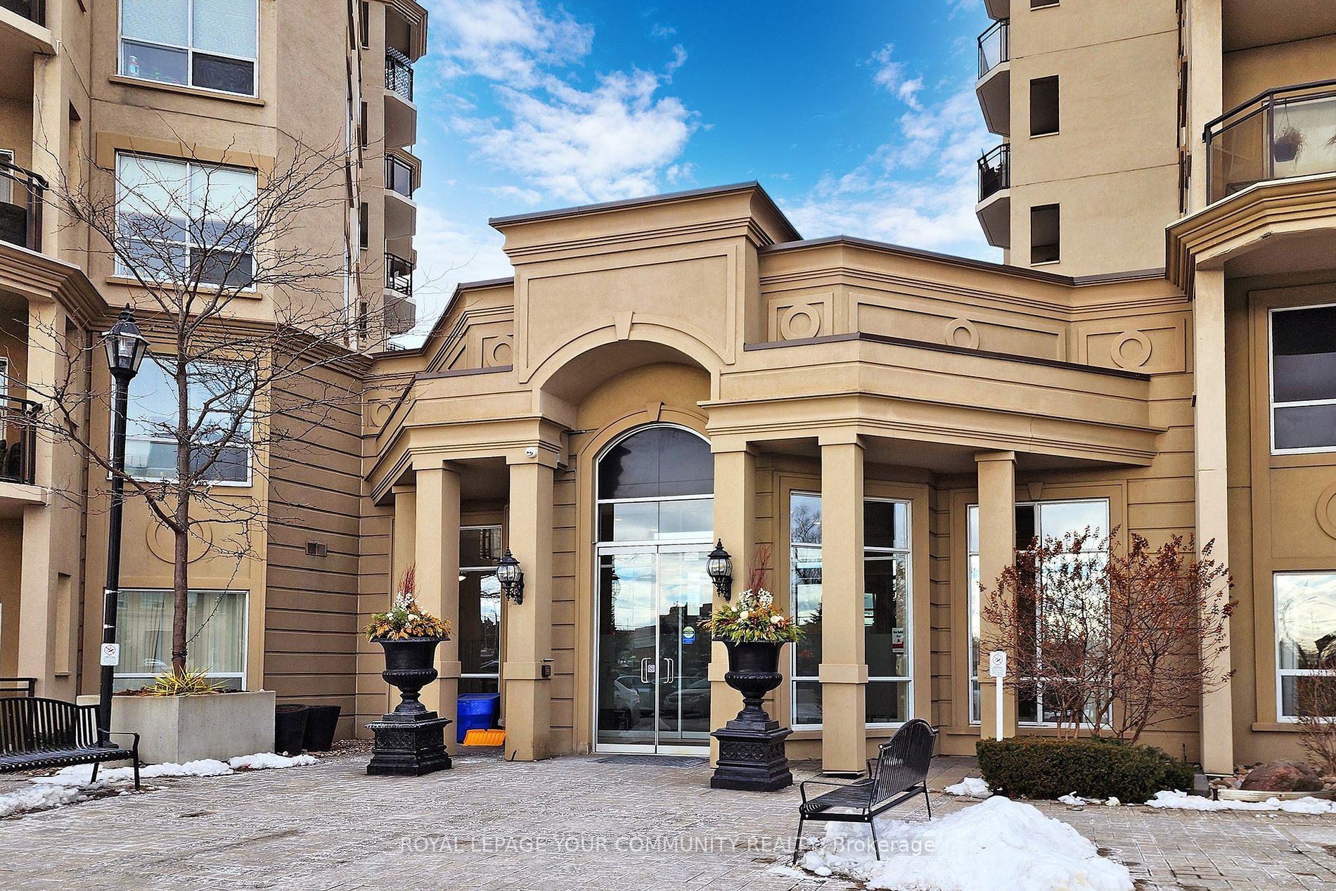 2 Maison Parc Crt, #821
