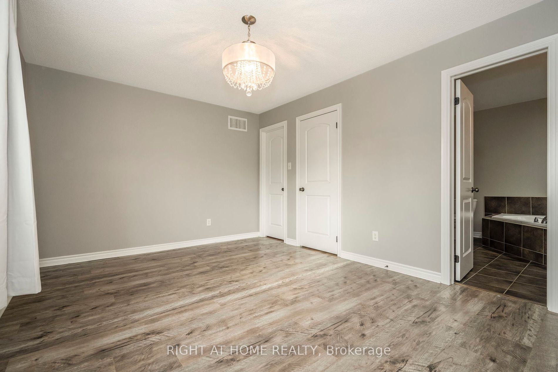 85 Mike Hart Dr
