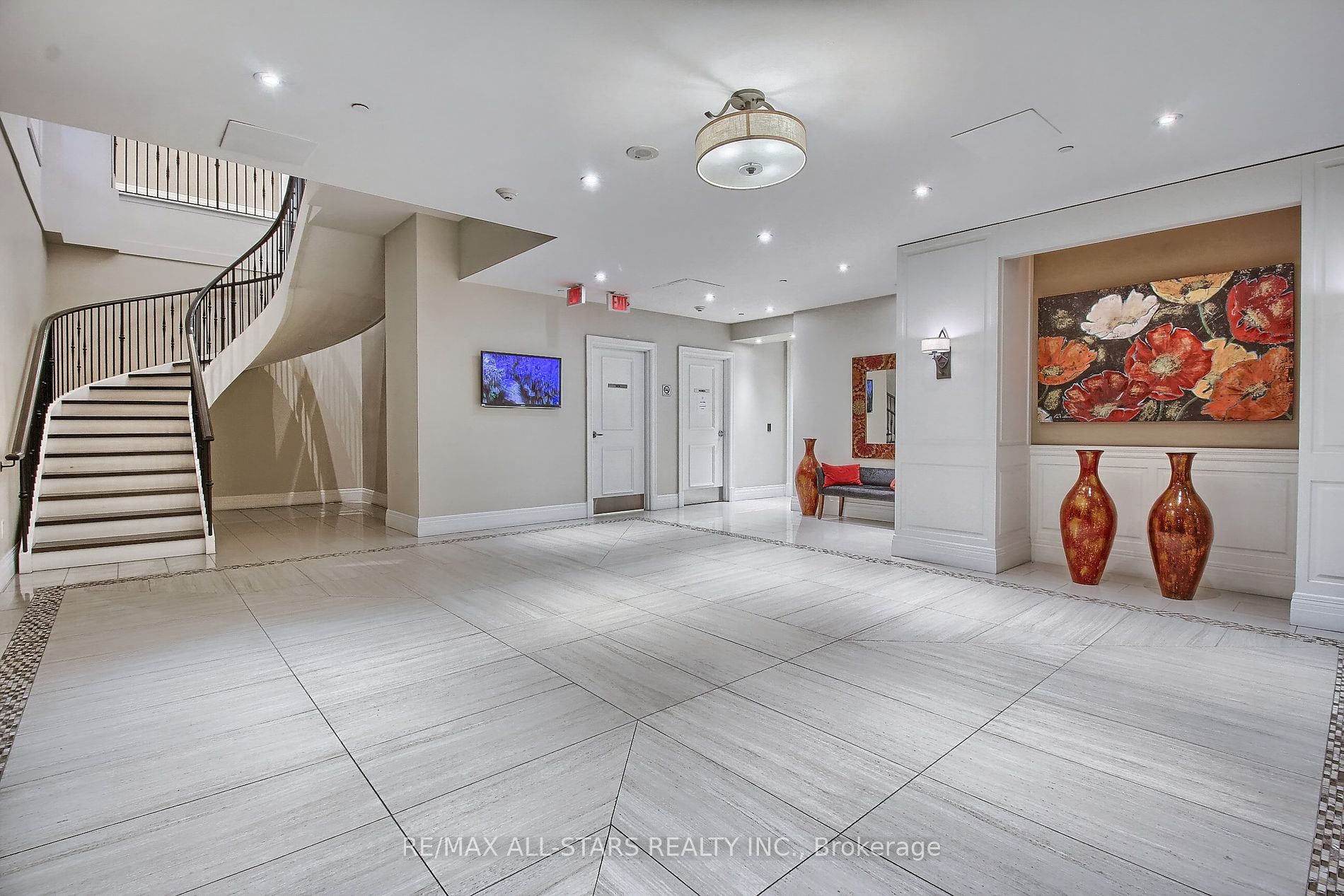 80 Burns Blvd, #208