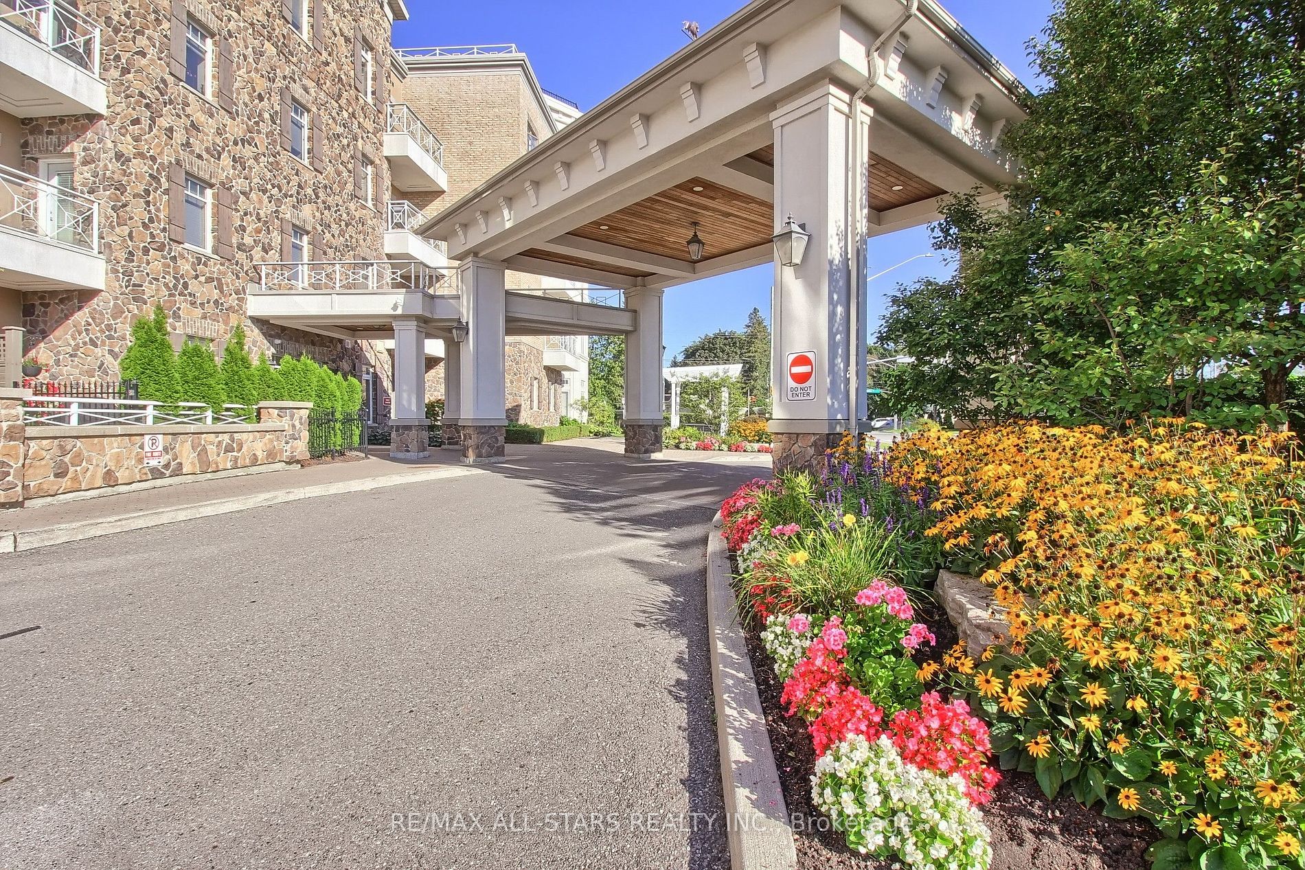 80 Burns Blvd, #208