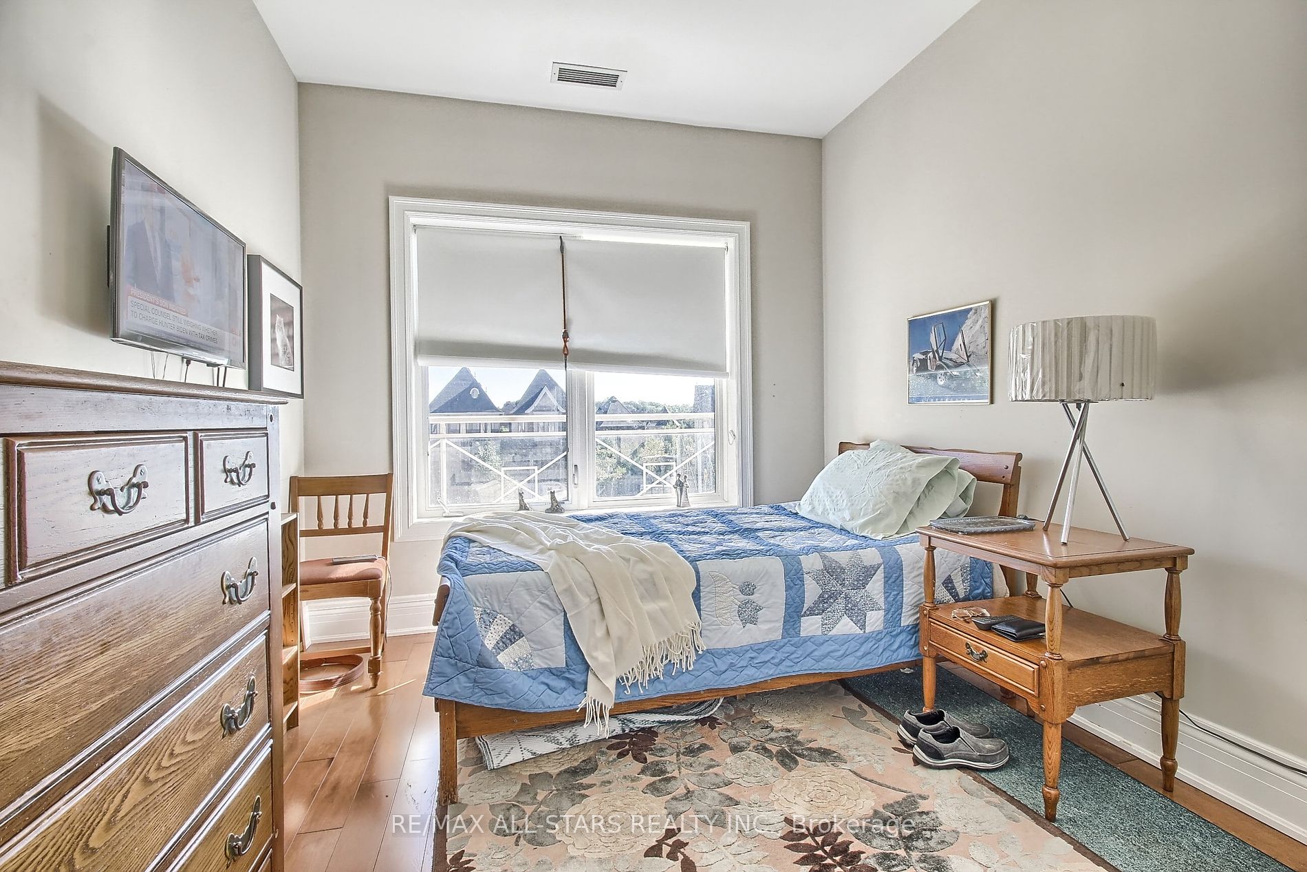 80 Burns Blvd, #208