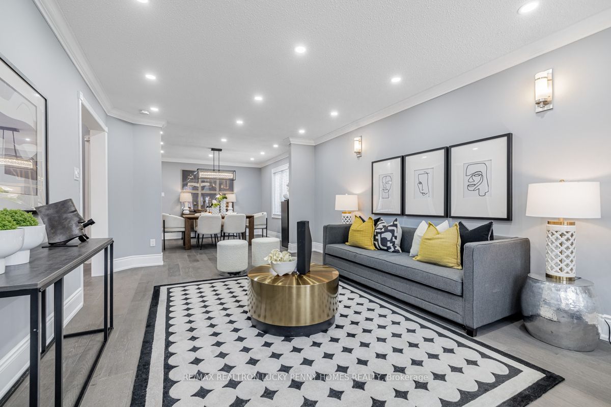30 Holbrook Crt