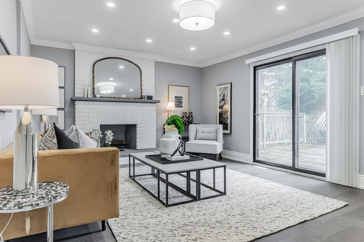 30 Holbrook Crt