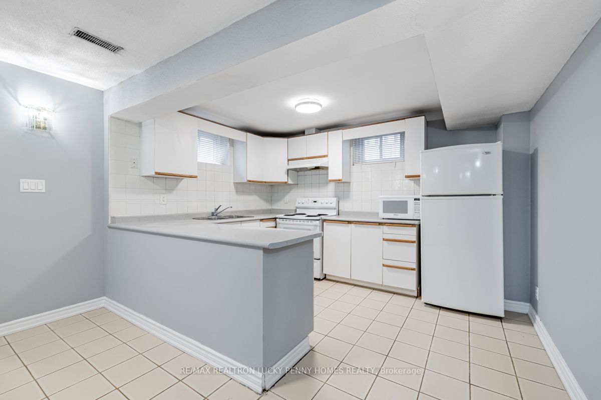 30 Holbrook Crt
