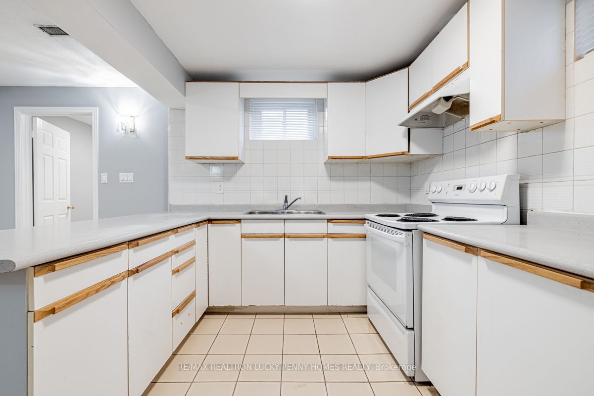 30 Holbrook Crt
