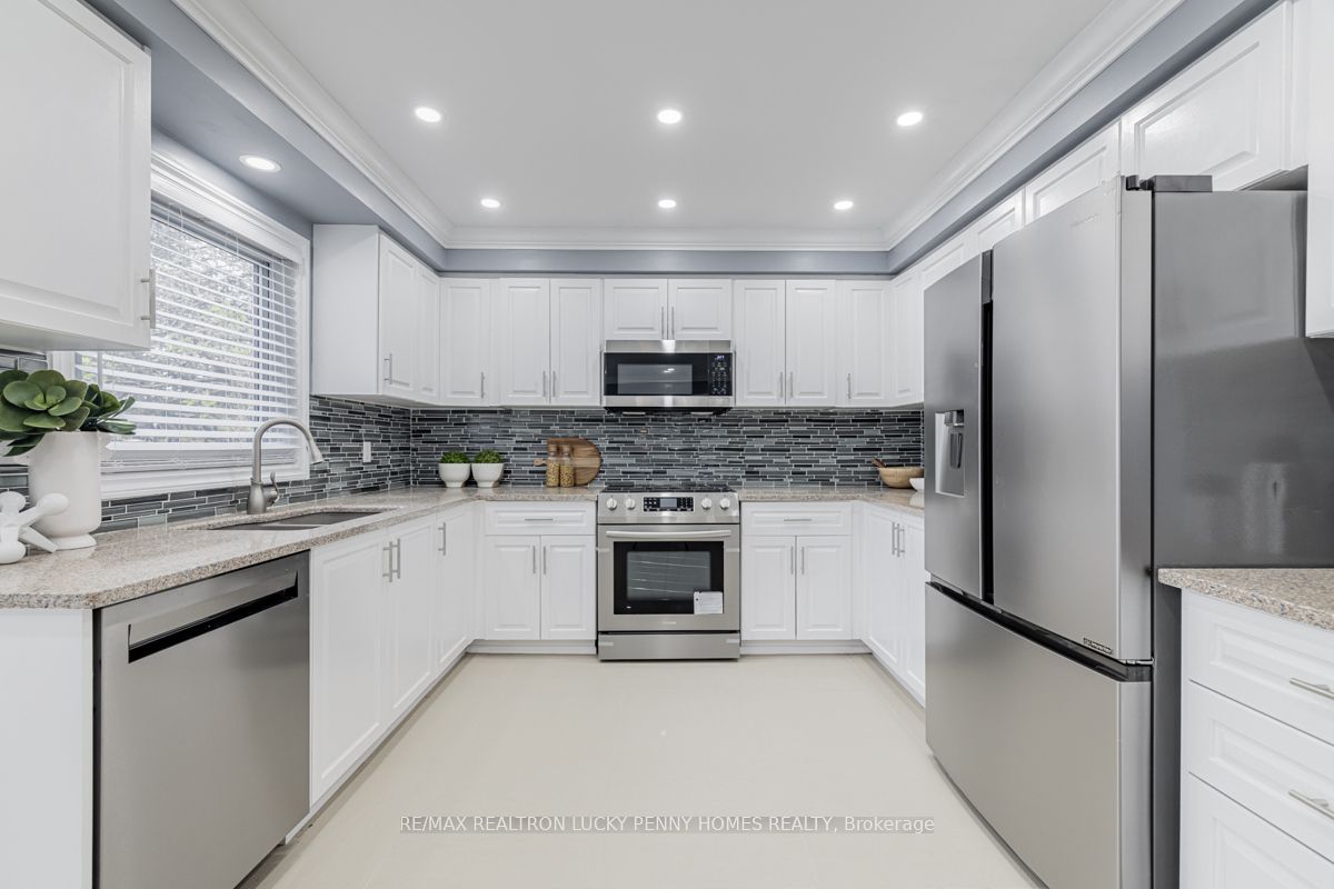 30 Holbrook Crt