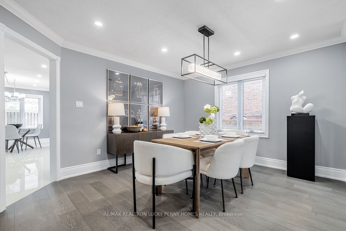 30 Holbrook Crt